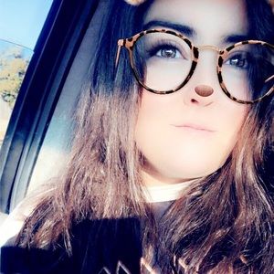 Meet your Posher, Emilee